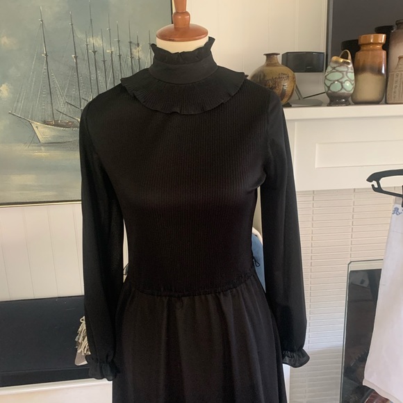 Vicky Vaughn Black Ruffled Neck Dress - Picture 3 of 14